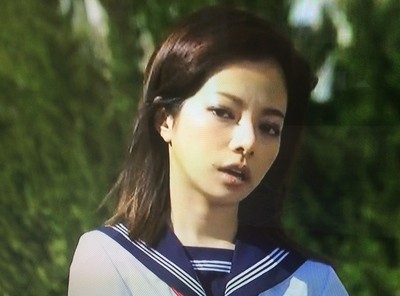セーラー服を着た桜井ユキ