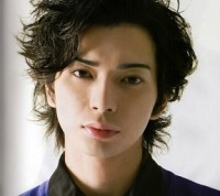 松本潤！嵐！履歴書の写真だけで？小栗旬と仲が悪い？彼女は井上真央！