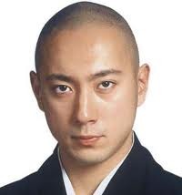 市川團十郎(13代目)の家系図は？本名は？屋号は？