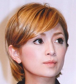 浜崎あゆみの元旦那は?離婚原因はヌード写真集?全シングルジャケット!