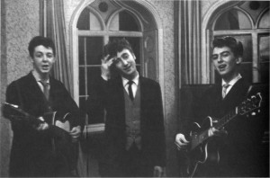 ビートルズはクオリーメン?ジョンとポールとジョージの出会いは?