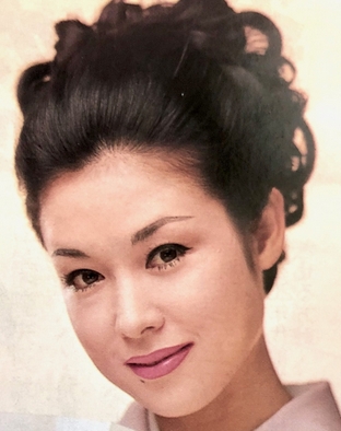 若尾文子のデビューからの代表作ほか出演ドラマ映画を画像で！