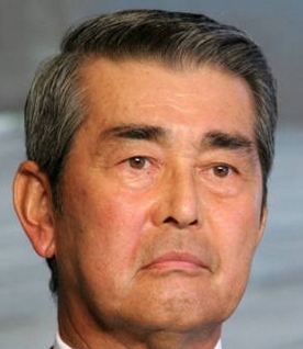 渡哲也の石原プロ社長辞任は小林専務(コマサ)との確執が原因だった？