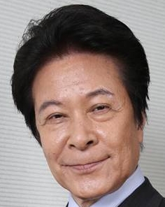 鹿賀丈史の生い立ちは?少年時代は病弱も声楽家を目指していた!