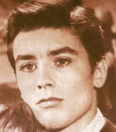 アラン・ドロンは若い頃ズブの素人で映画デビューしていた!