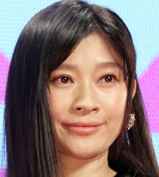 篠原涼子は市村正親との結婚を父親に反対されていた！