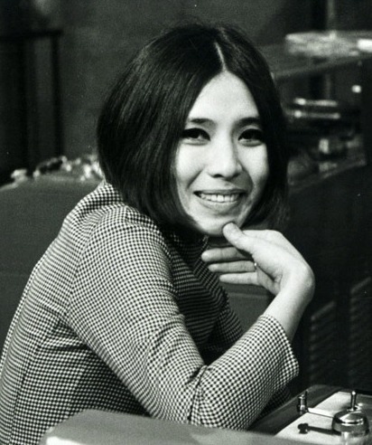 安井かずみ