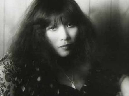 安井かずみ